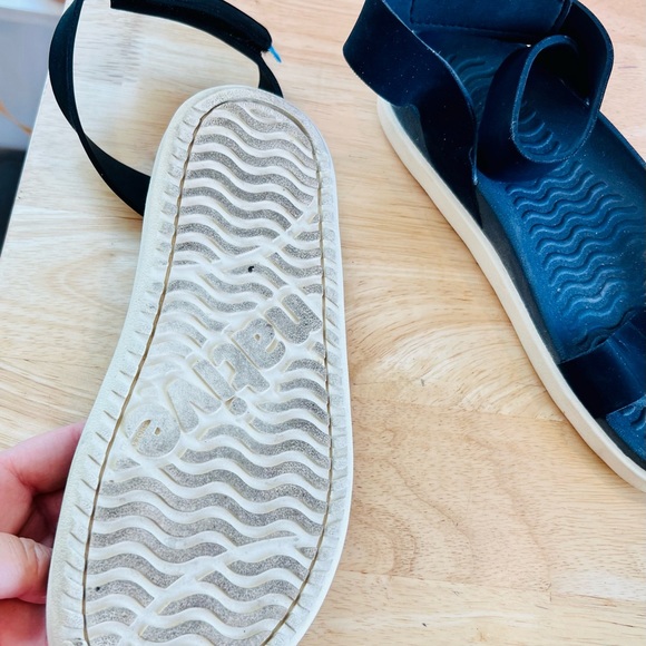 Native Sandals - Picture 3 of 4